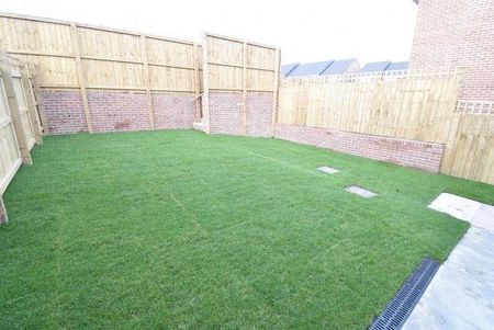 Yarn Crescent, Wakefield, WF2 - Photo 4