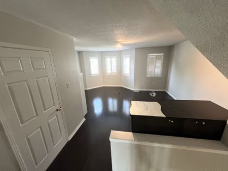 For Lease - 262 Gatwick Drive, Oakville, Ontario - Photo 4