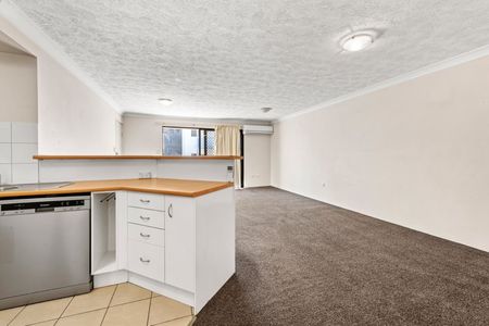 Spacious Unit in the Heart of Fortitude Valley! - Photo 3