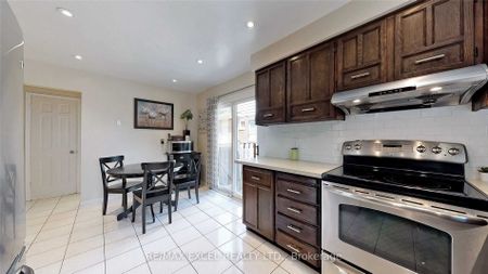 Detached Home For Lease | N8143948 - Photo 4