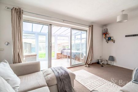 3 bedroom end of terrace house to rent - Photo 2