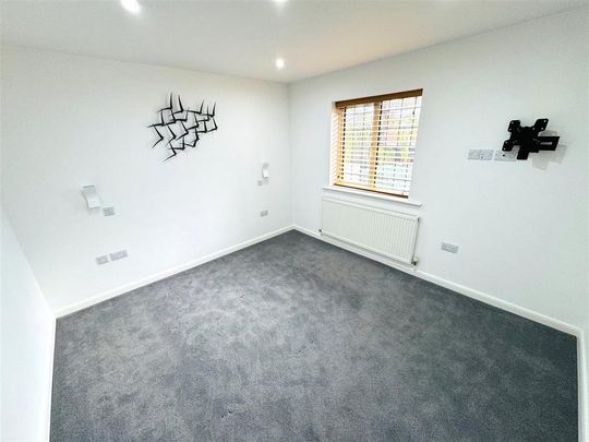 4 bedroom detached house to rent - Photo 1