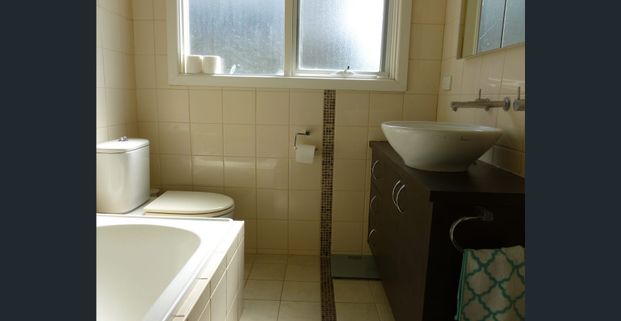 Convenient location - Photo 1