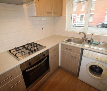 2 bedroom terraced house to rent - Photo 4