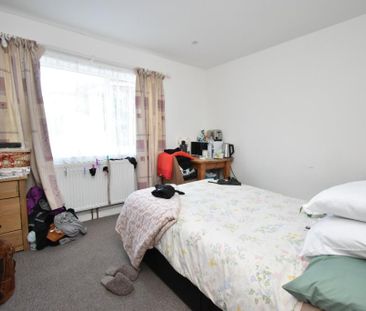 6 bedroom semi-detached house to rent - Photo 2