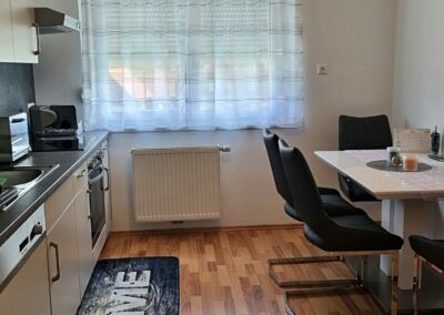 Helle 2 Zimmer-Wohnung mit möblierter Küche in zentraler Lage in Frauental! - Photo 2