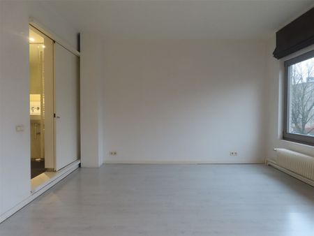 Ideale familie woning met 3 slaapkamers, bureau, tuin, garage en dubbele parkeerplaats in residentieel Wilrijk! - Photo 4