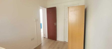 1 bedroom in a flat share to rent - Photo 3