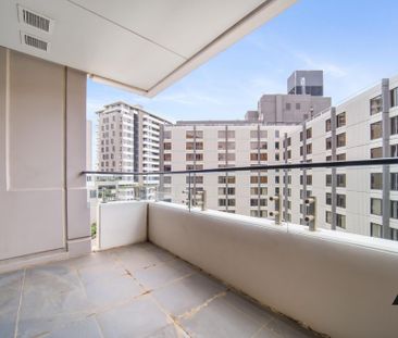 Stylish One Bedroom Apartment with Stunning District and Parkland V... - Photo 1