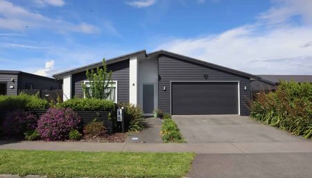 Located in popular Green Hill Estate - Photo 4