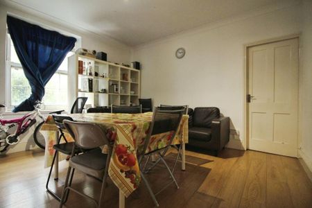 4 bedroom flat to rent - Photo 2