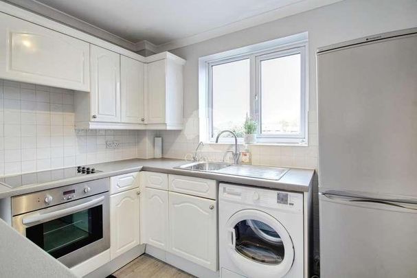 Spring Park, Holmlea Walk, Datchet, SL3 - Photo 1