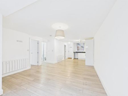 2 bedroom flat to rent - Photo 2