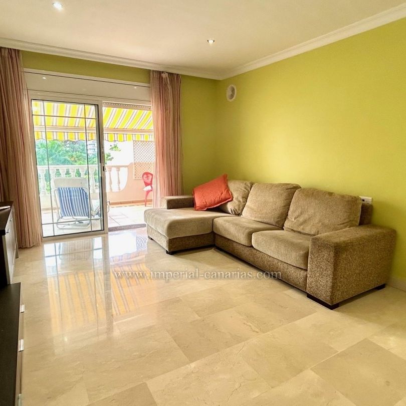 Piso en alquiler en residencial con piscina y grandes jardines. - Photo 1