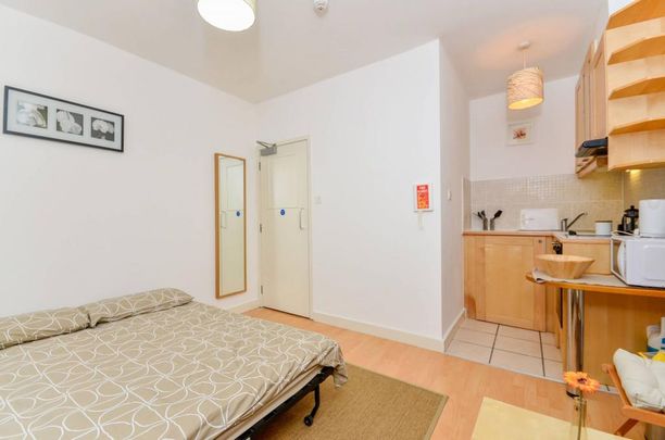 Flat 10 Fairholme Road, West Kensington W14 9JZ - Photo 1