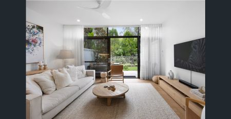 Modern Coastal Townhouse in Noosa Heads - Photo 3