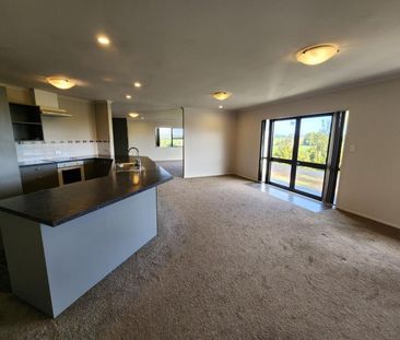 Spacious 4-Bedroom Home in Lepperton - Photo 4