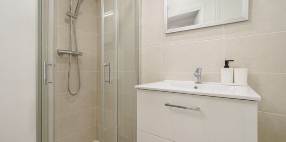 SAINTE MARGUERITE Roommate 3 Bedrooms at Marseille - Photo 3