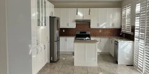 Detached Home For Lease | W9214197 - Photo 3