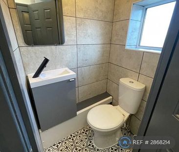 1 bedroom in a house share to rent - Photo 6