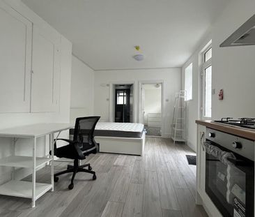 1 Bedroom | 7 Woodland Terrace, PL4 8NL - One Bed Studio - Photo 1