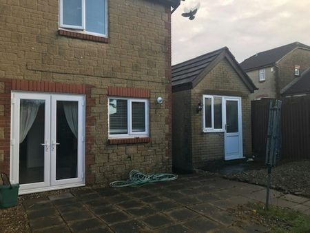 Semi-detached house to rent on - Photo 5