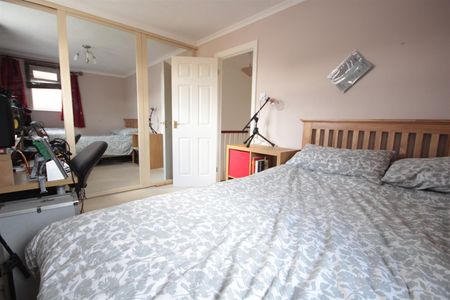 1 bedroom Terraced House to let - Photo 5