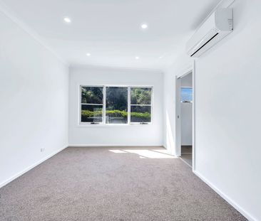 Modern three bedroom duplex with stunning water views - Photo 3