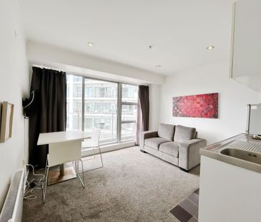 Two Bedrooms in Town - Photo 6