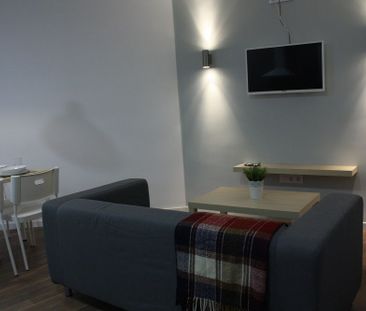 Charming room in the centre of Madrid - Photo 6