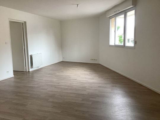 A louer appartement type F3 - centre ville Carentan Les Marais - Photo 1