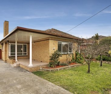 A beautiful spacious home - Photo 4