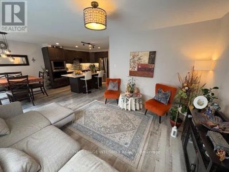 521 HONEYLOCUST AVENUE W - Photo 2