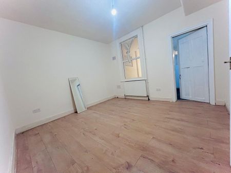4 bedroom terraced house to rent - Photo 2