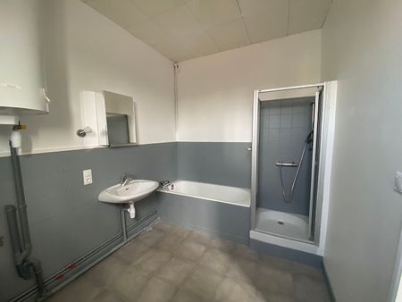 Location Appartement 3 pièces 74m² - Photo 3