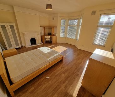 5 Bed Student Accommodation - Photo 2