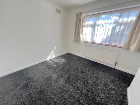 3 bedroom end of terrace house to rent - Photo 4