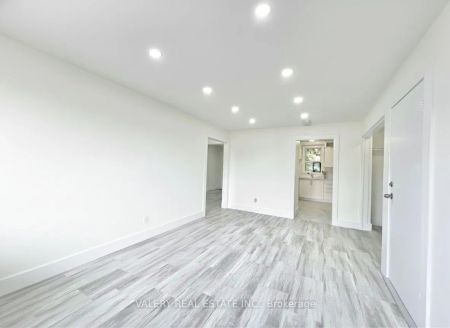 15 Stavebank Road N #6 - Photo 3