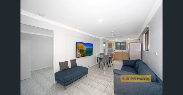 FULLY FURNISHED PLUS WATER, & INTERNET INCLUSIVE ! - Photo 1