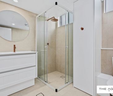 Fully Renovated 2 bedroom Unit Across From Kirra Beach - Photo 2