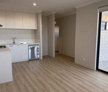 Stylish, Easy-Care Unit Close to the Beach - 2 Bedrooms, 1 Bathroom - Photo 3