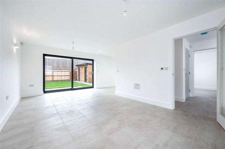Plymouth Court, Melton Mowbray, Leicestershire, LE13 - Photo 2