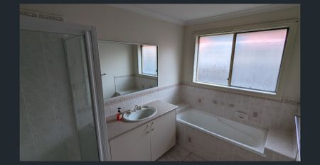 Spacious Family Home! - Photo 4