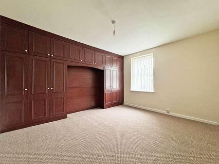 Milnrow Road, Shaw, OL2 - Photo 2