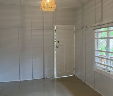 One Bedroom Unit walking distance to the City! - Photo 3