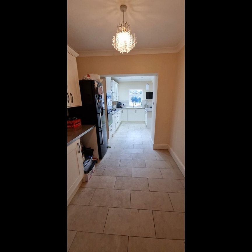 3 Bed Terraced House, Dawlish Drive, IG3 - Photo 1