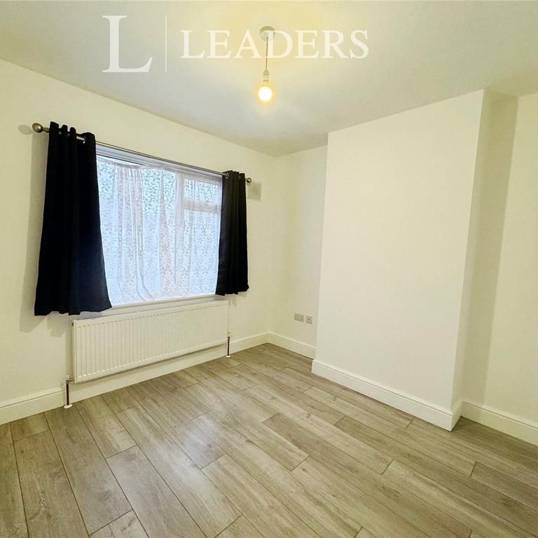 3 bedroom semi-detached house to rent - Photo 1