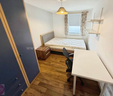 Castle Boulevard, Lenton, England - Photo 6