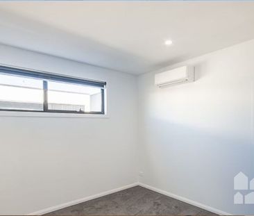 Modern Styling 3 Bedroom Townhouse - Photo 3