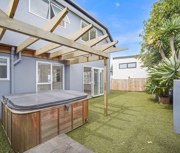 Super Stylish Modern Home - Photo 3